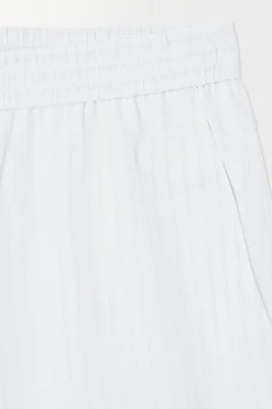 Sale COS THE PINSTRIPED SHORTS WHITE / PINSTRIPED