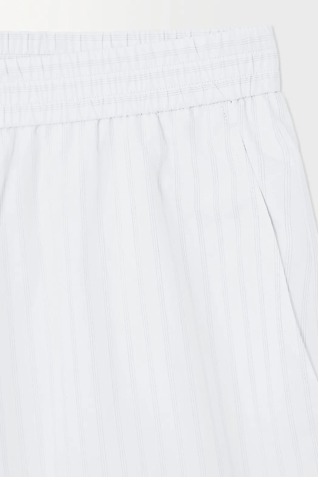 Sale COS THE PINSTRIPED SHORTS WHITE / PINSTRIPED