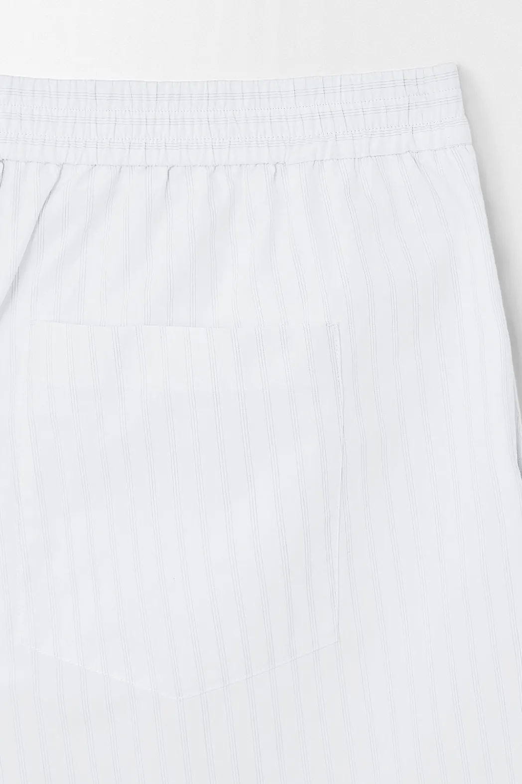 Sale COS THE PINSTRIPED SHORTS WHITE / PINSTRIPED