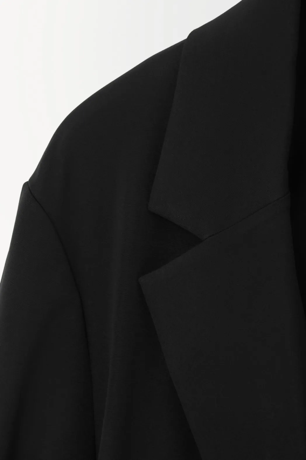 Sale COS THE RELAXED BELTED BLAZER BLACK