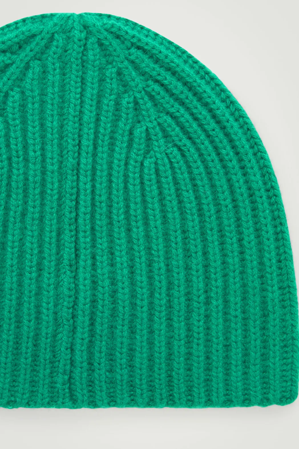 Discount COS THE RIBBED CASHMERE BEANIE MEADOW