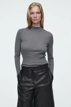 New COS THE RIBBED MERINO WOOL TOP FOSSIL