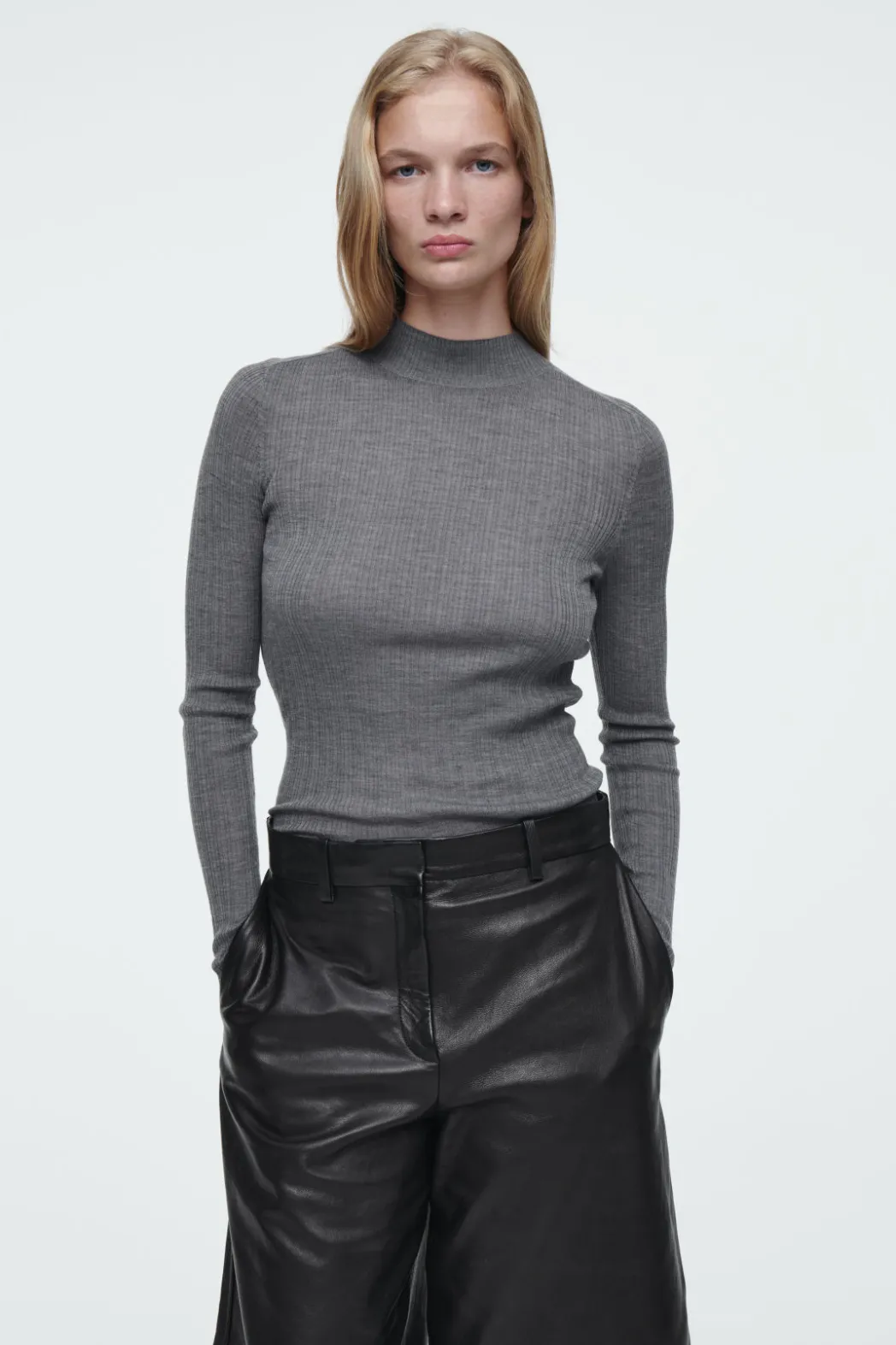 New COS THE RIBBED MERINO WOOL TOP FOSSIL