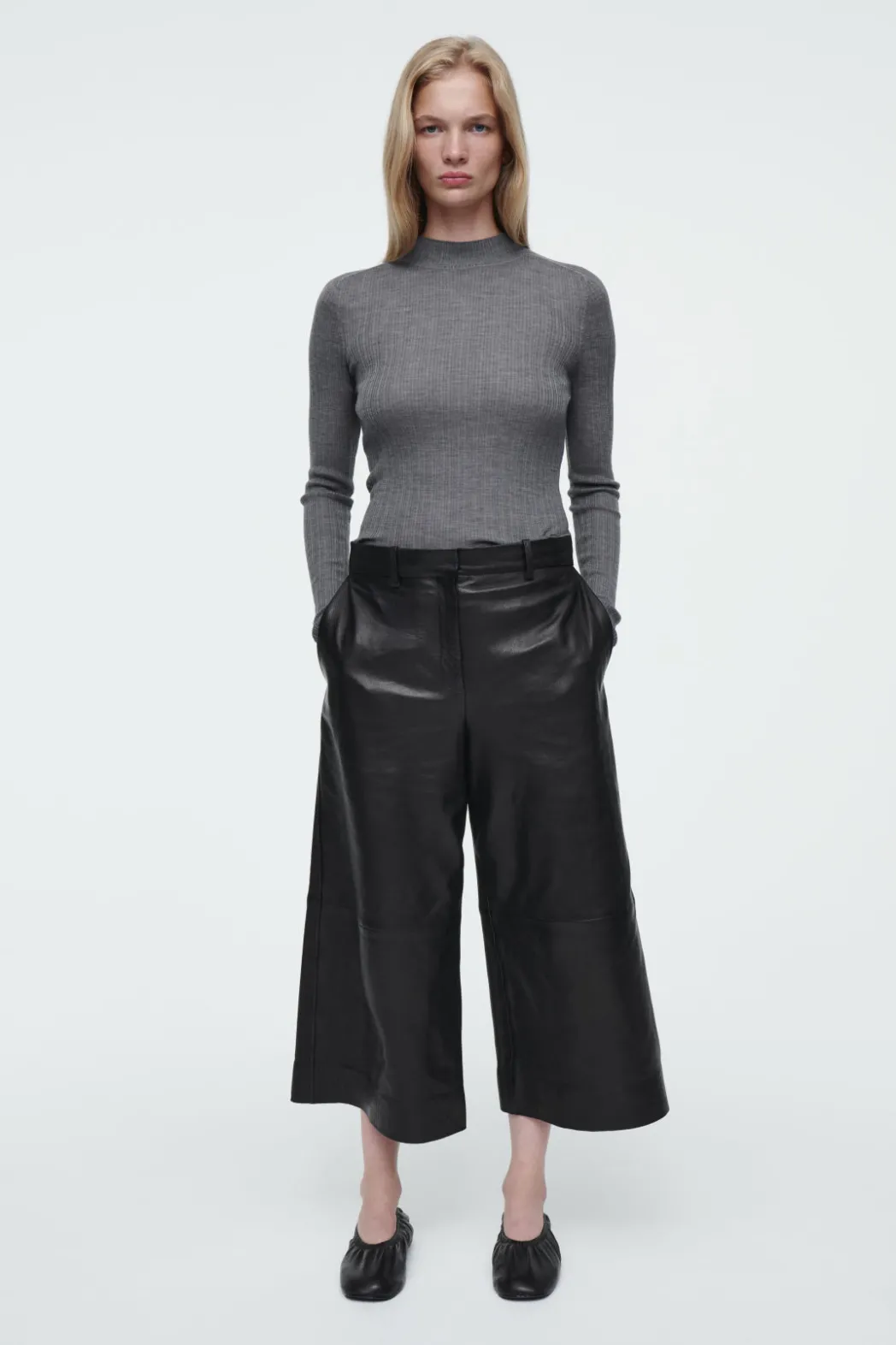 New COS THE RIBBED MERINO WOOL TOP FOSSIL