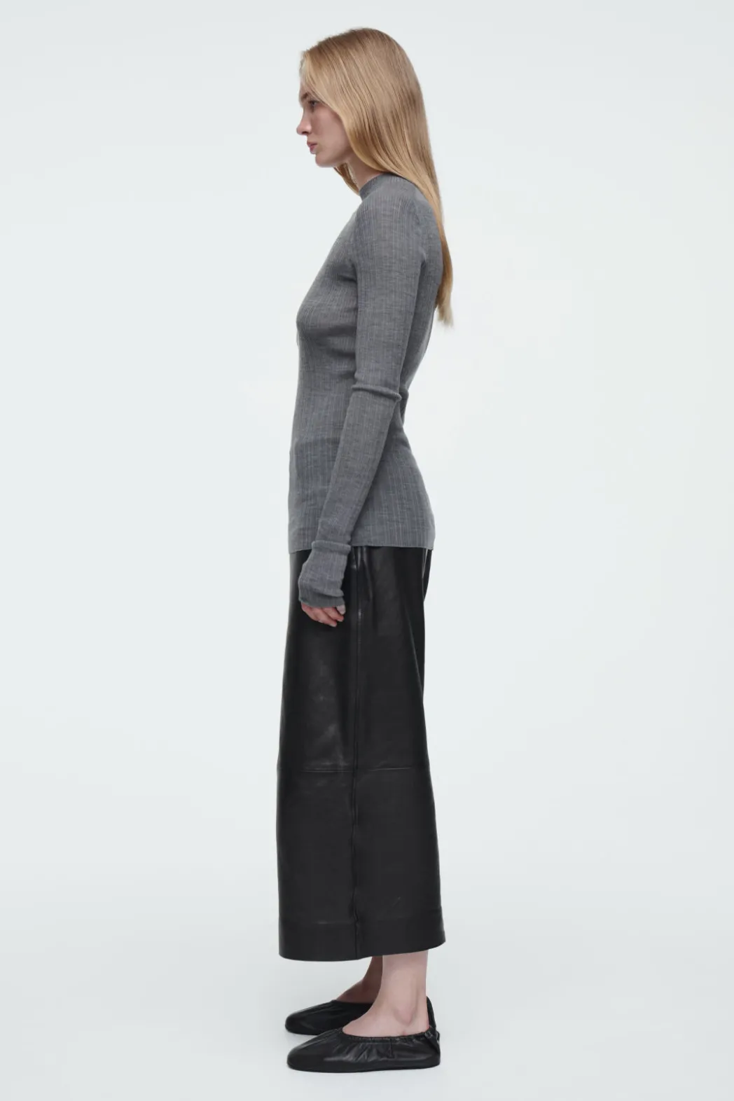 New COS THE RIBBED MERINO WOOL TOP FOSSIL