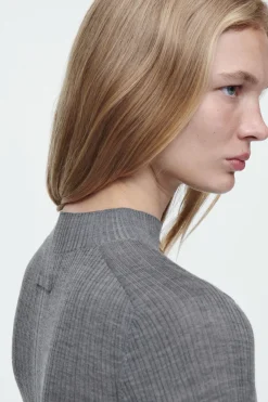 New COS THE RIBBED MERINO WOOL TOP FOSSIL