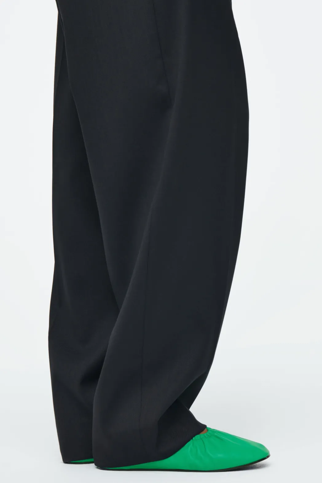 Hot COS THE RUCHED LEATHER BALLET FLATS EMERALD