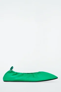 Hot COS THE RUCHED LEATHER BALLET FLATS EMERALD