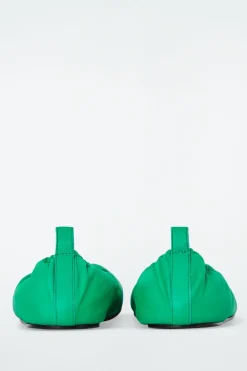 Hot COS THE RUCHED LEATHER BALLET FLATS EMERALD