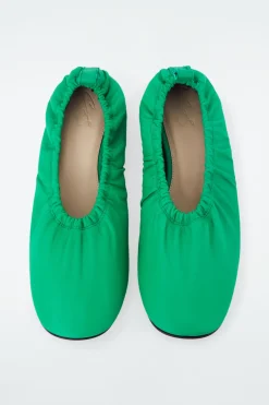 Hot COS THE RUCHED LEATHER BALLET FLATS EMERALD
