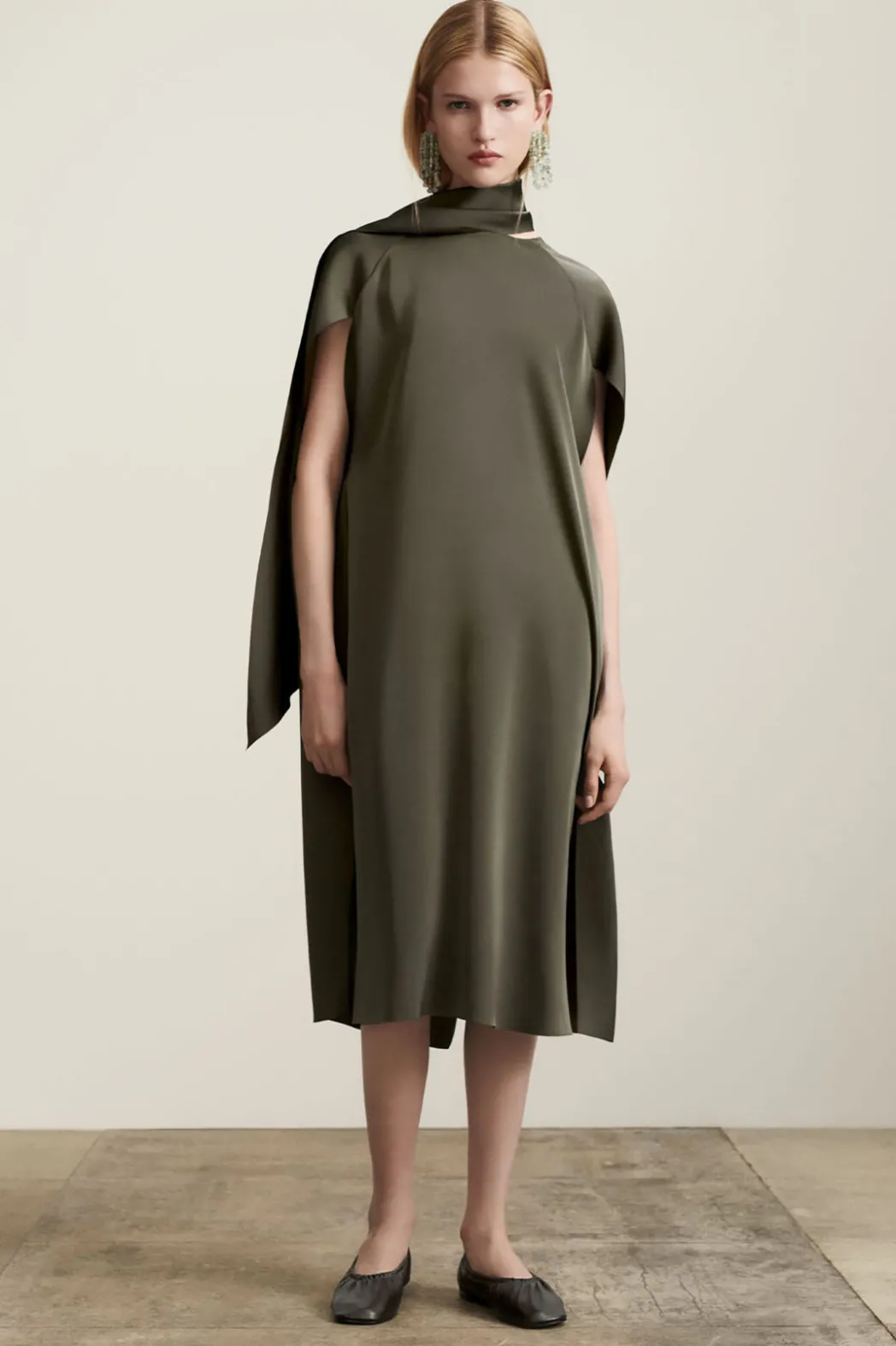 Clearance COS THE SCARF SHIFT DRESS FOG