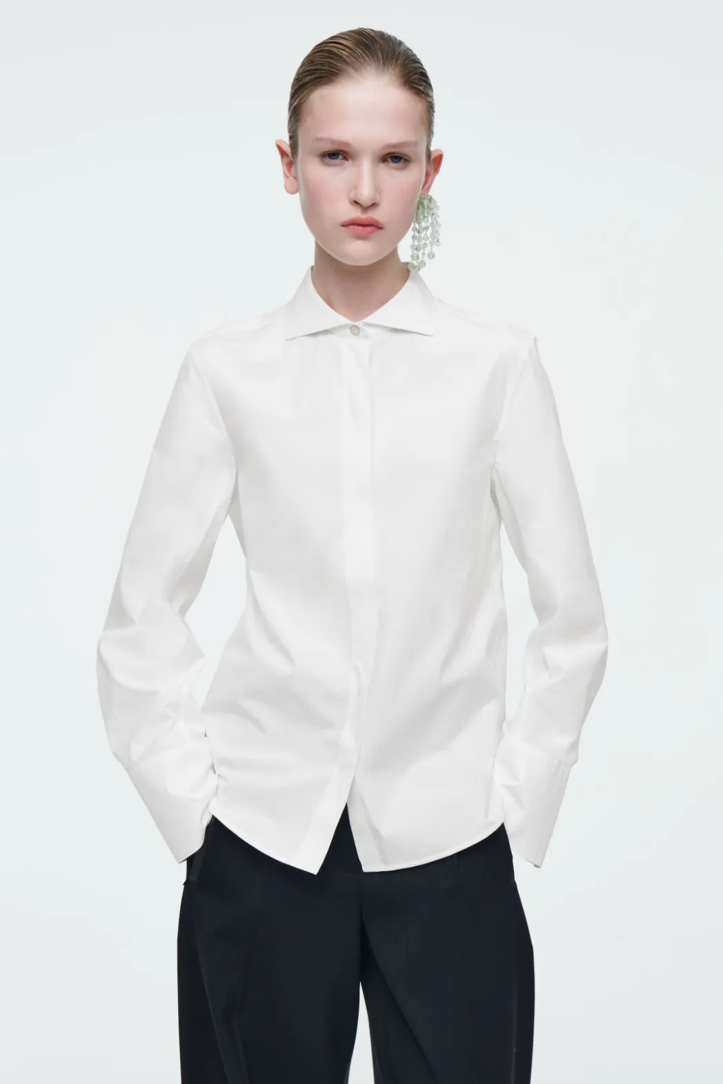 Discount COS THE SIGNATURE COTTON-POPLIN SHIRT CHALK