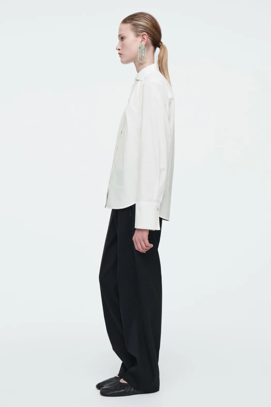 Discount COS THE SIGNATURE COTTON-POPLIN SHIRT CHALK