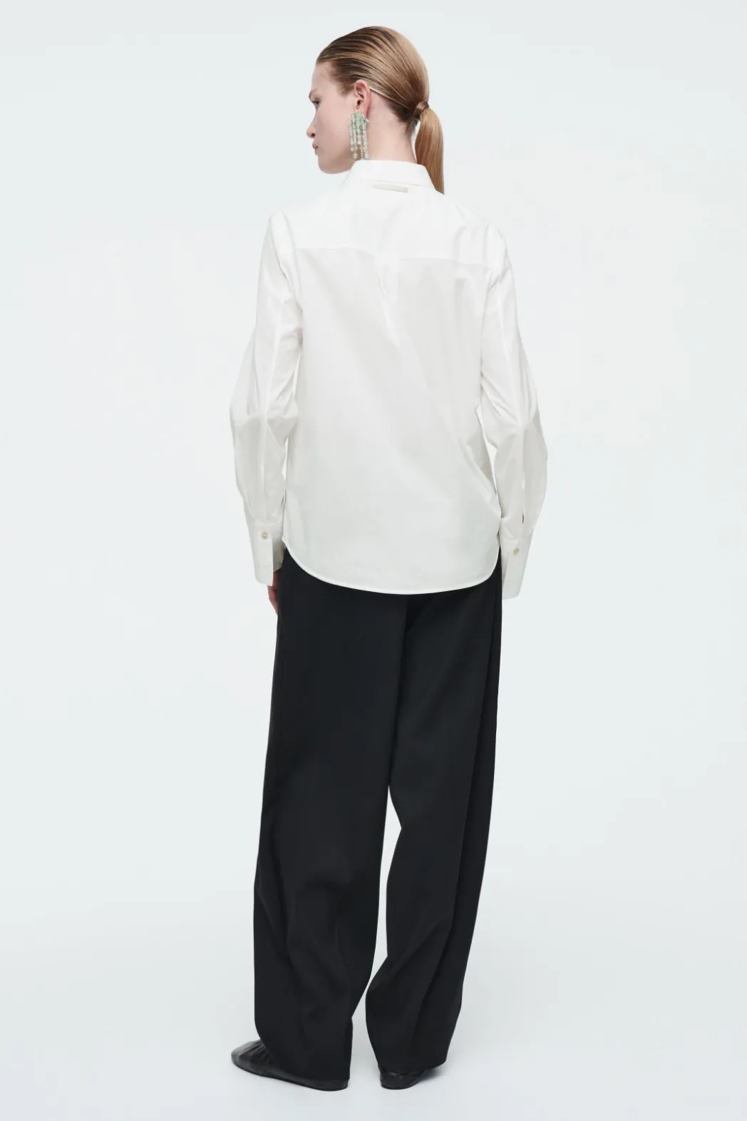 Discount COS THE SIGNATURE COTTON-POPLIN SHIRT CHALK