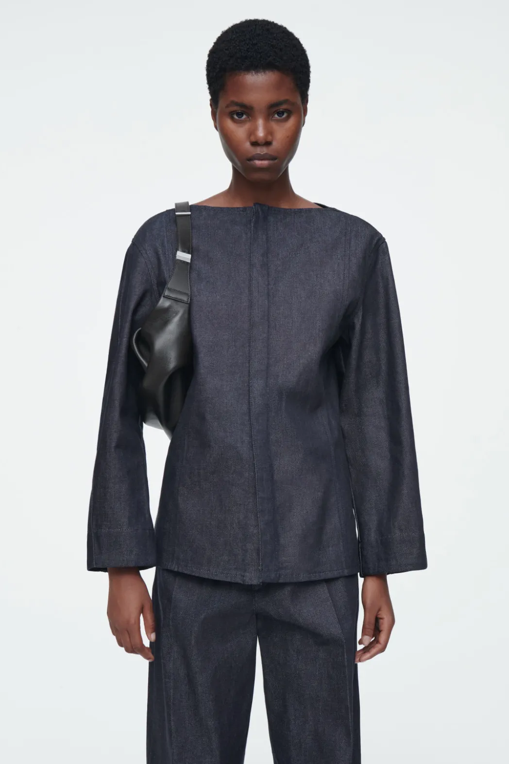 Sale COS THE STRAIGHT-NECK RAW DENIM SHIRT INDIGO