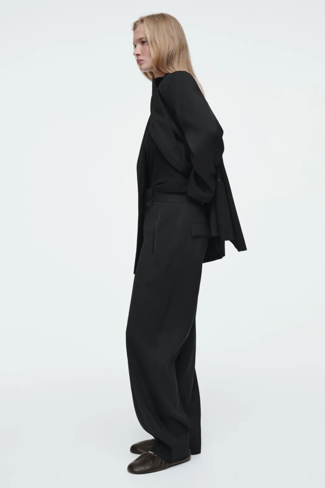 COS THE TAILORED BARREL-LEG PANTS CARBON