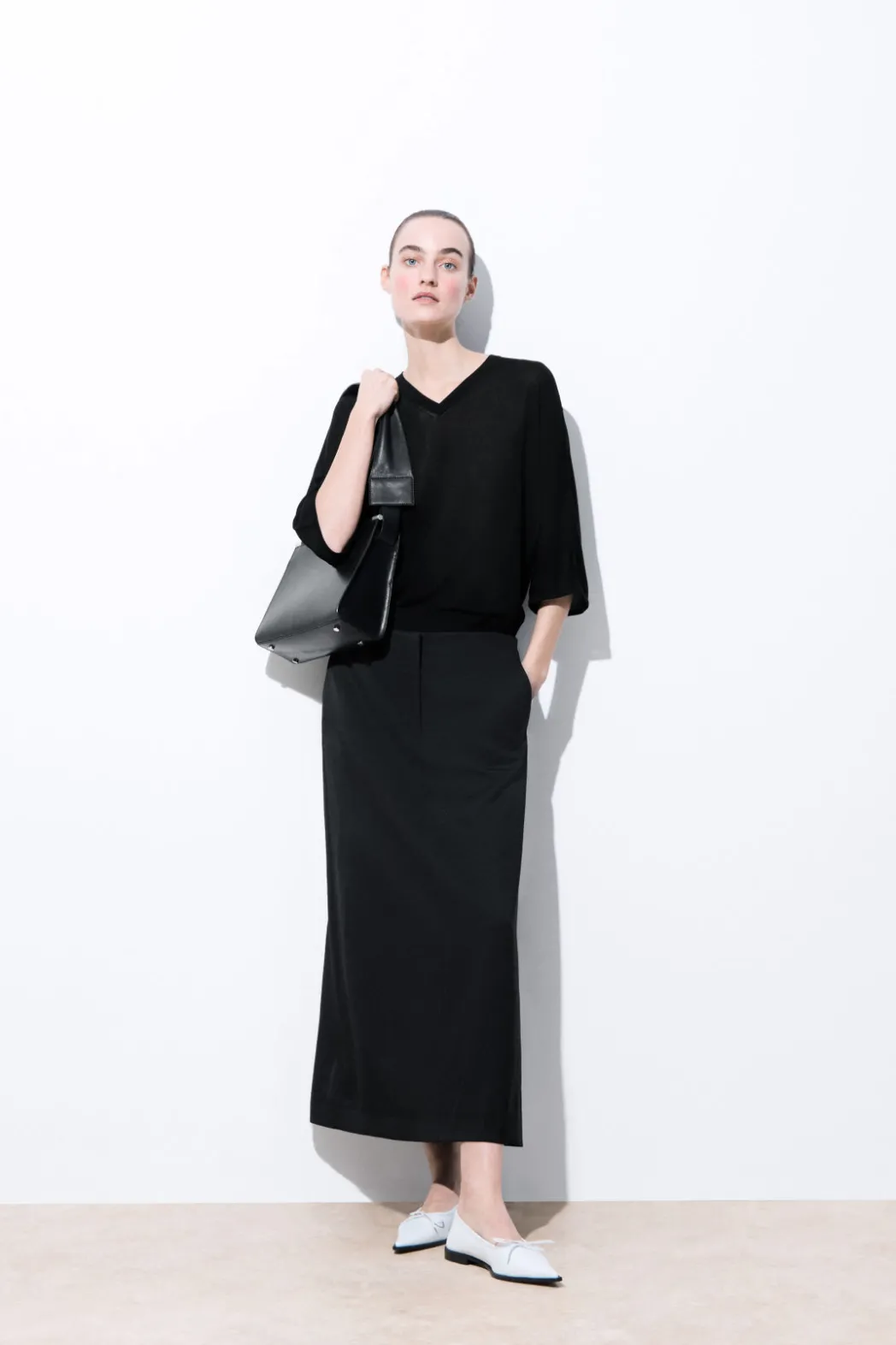 Outlet COS THE TAILORED WOOL TWILL SKIRT BLACK