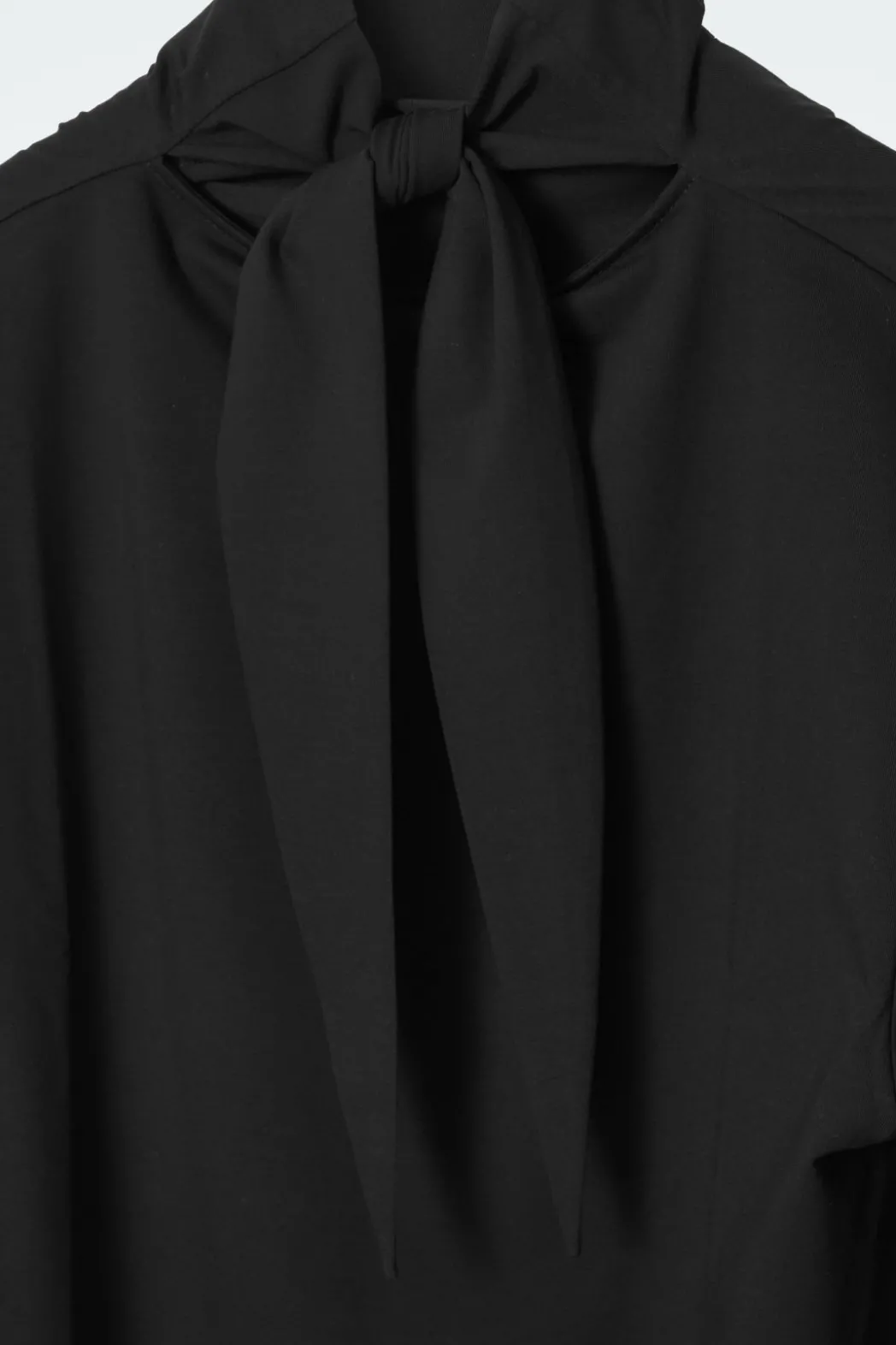 Online COS TIE-NECK JERSEY TOP BLACK