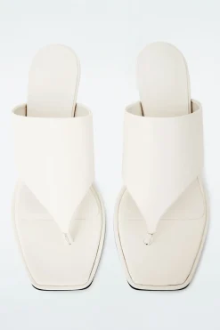 Outlet COS TOE-POST HEELED SANDALS WHITE