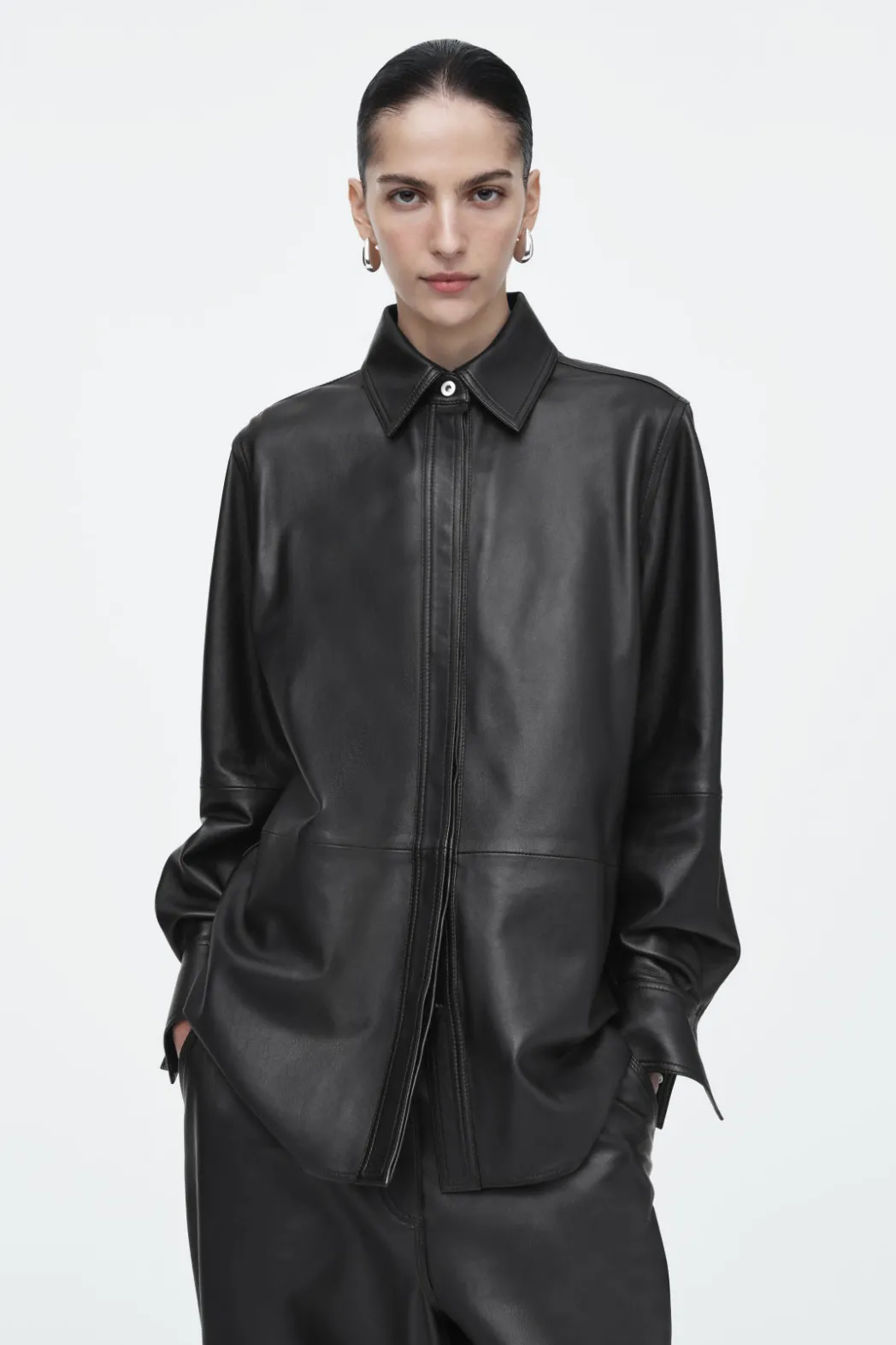 Outlet COS TOPSTITCHED LEATHER SHIRT BLACK