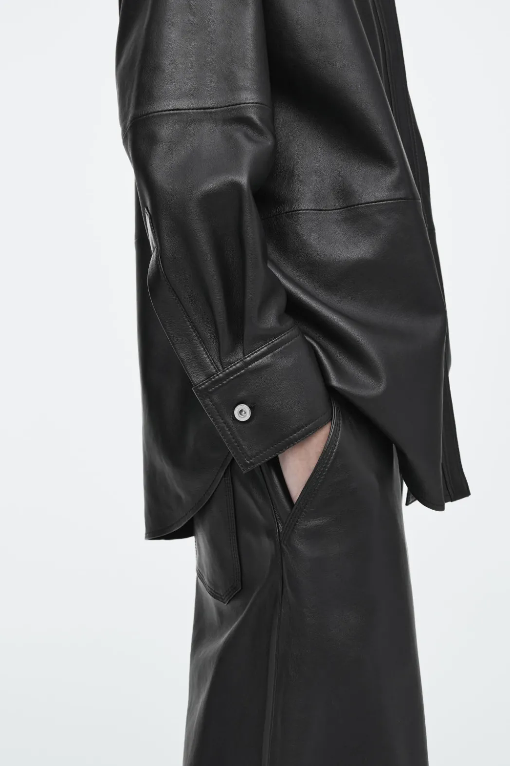 Outlet COS TOPSTITCHED LEATHER SHIRT BLACK