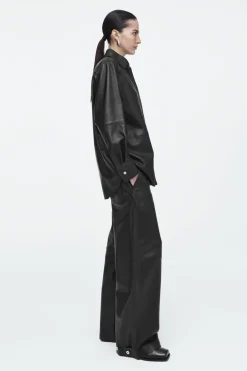 Outlet COS TOPSTITCHED LEATHER SHIRT BLACK