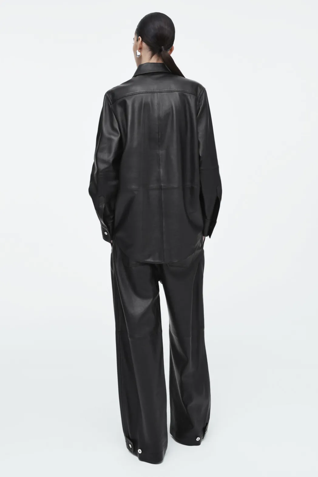 Outlet COS TOPSTITCHED LEATHER SHIRT BLACK