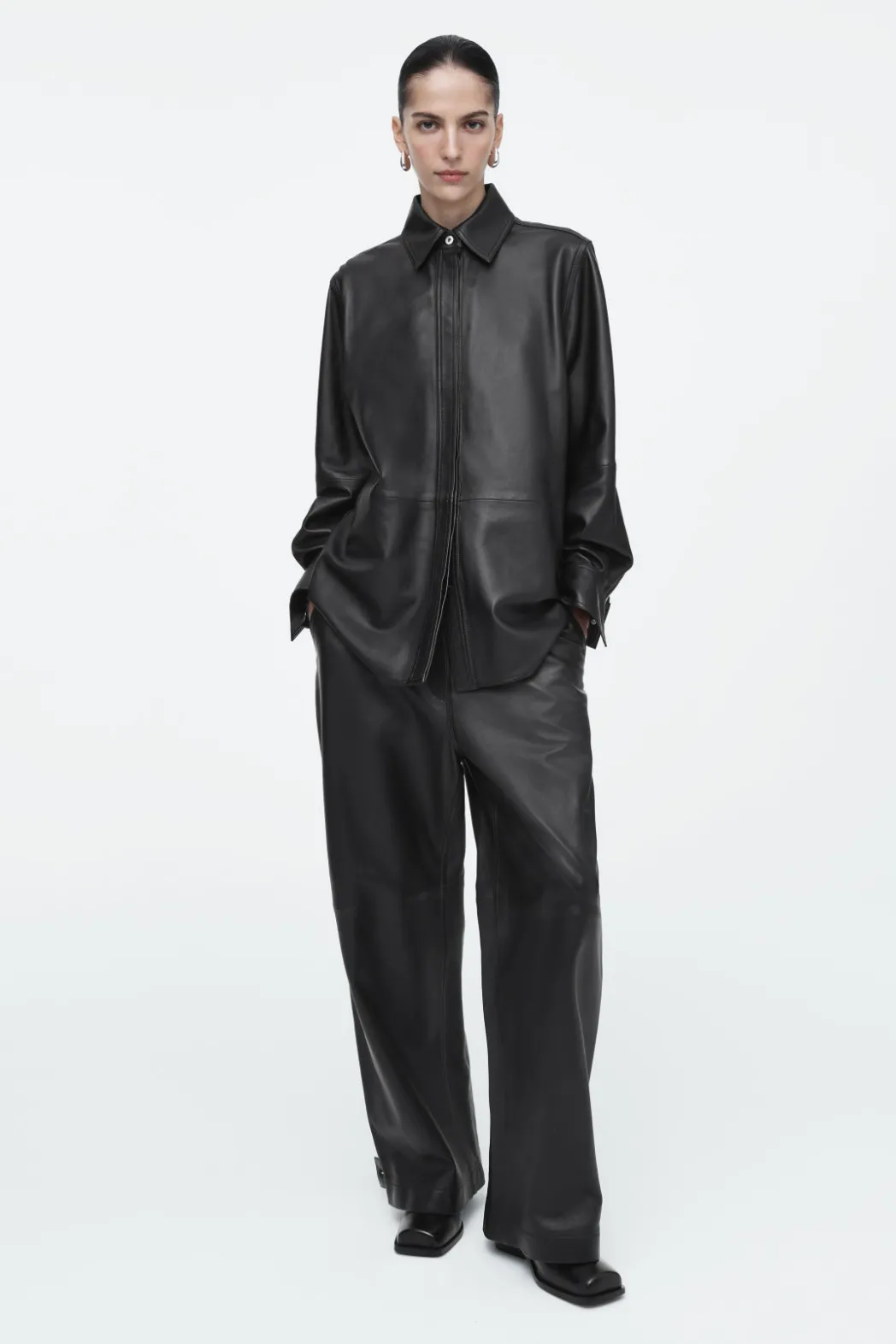 Outlet COS TOPSTITCHED LEATHER SHIRT BLACK