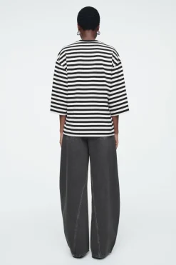 Discount COS TRAPEZE RELAXED T-SHIRT BLACK / STRIPED