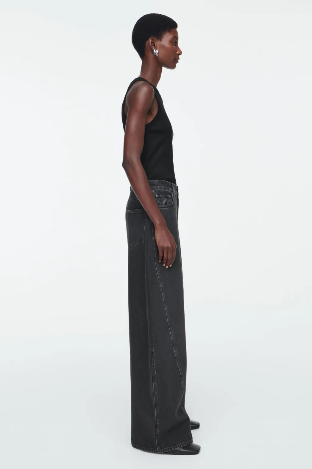 COS TWIST BARREL-LEG JEANS WASHED BLACK