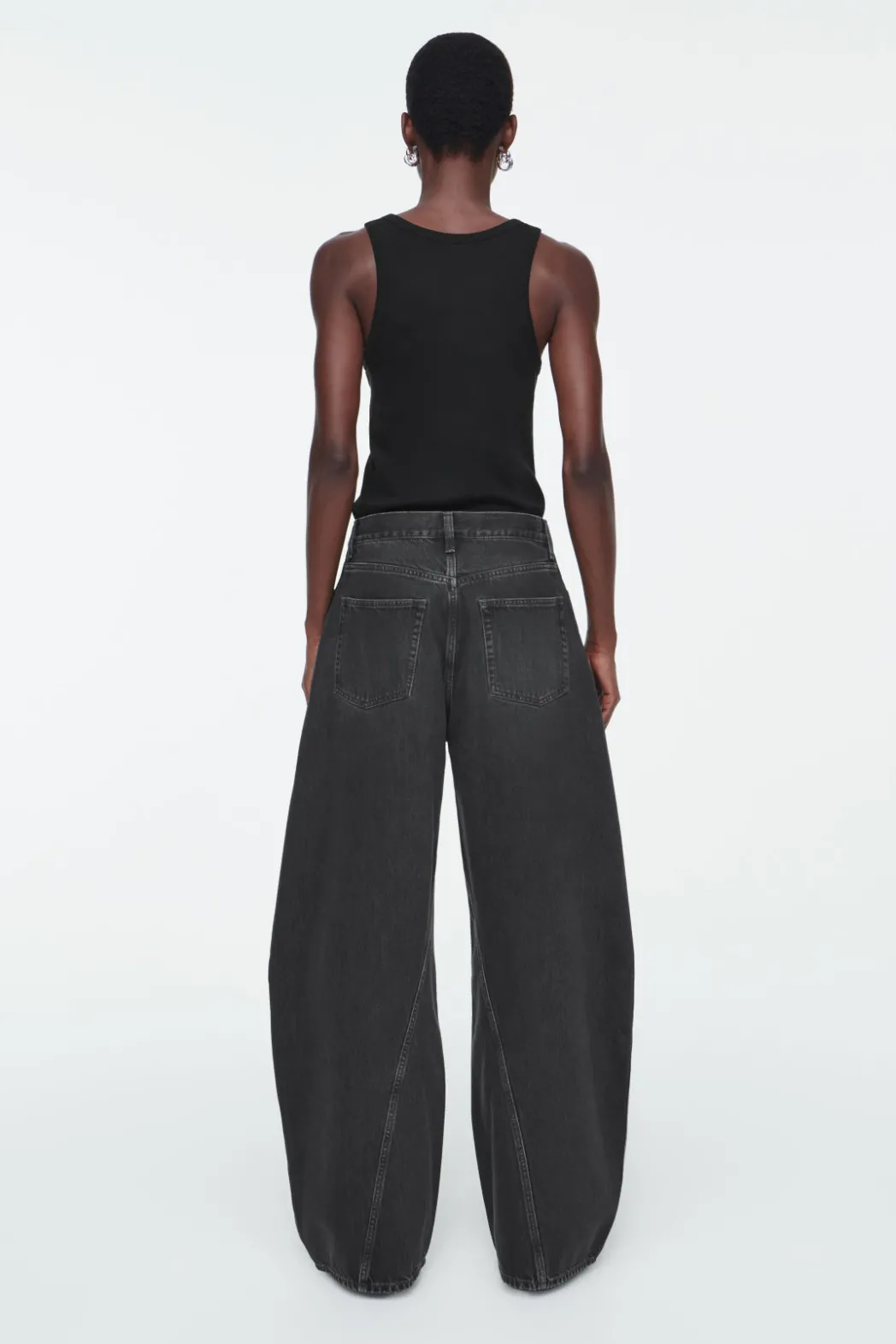 COS TWIST BARREL-LEG JEANS WASHED BLACK