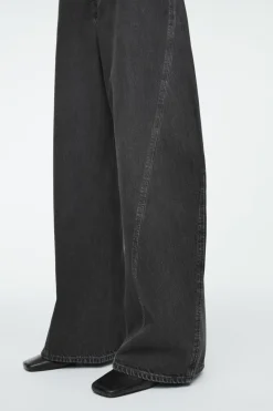 COS TWIST BARREL-LEG JEANS WASHED BLACK