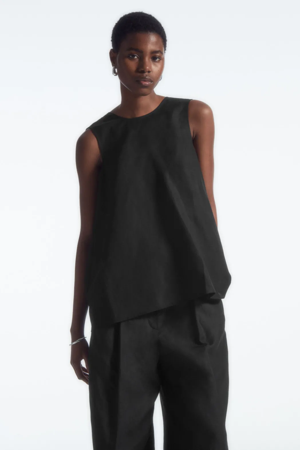 Online COS TWIST-BACK SLEEVELESS TOP BLACK