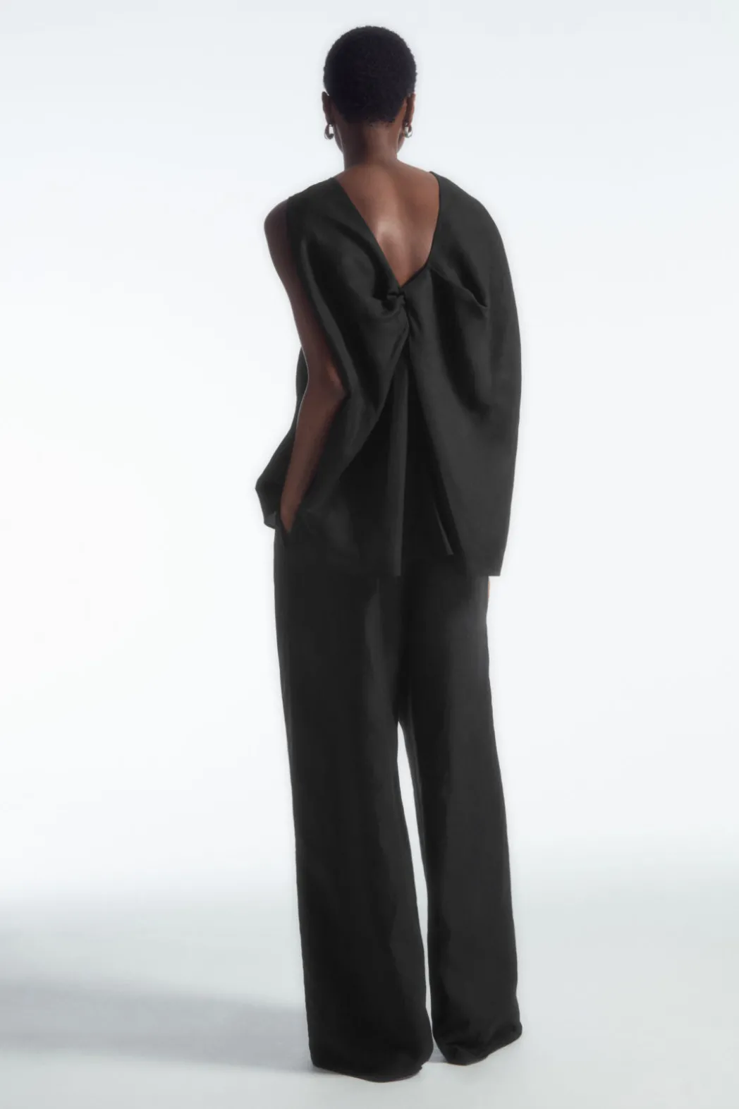Online COS TWIST-BACK SLEEVELESS TOP BLACK