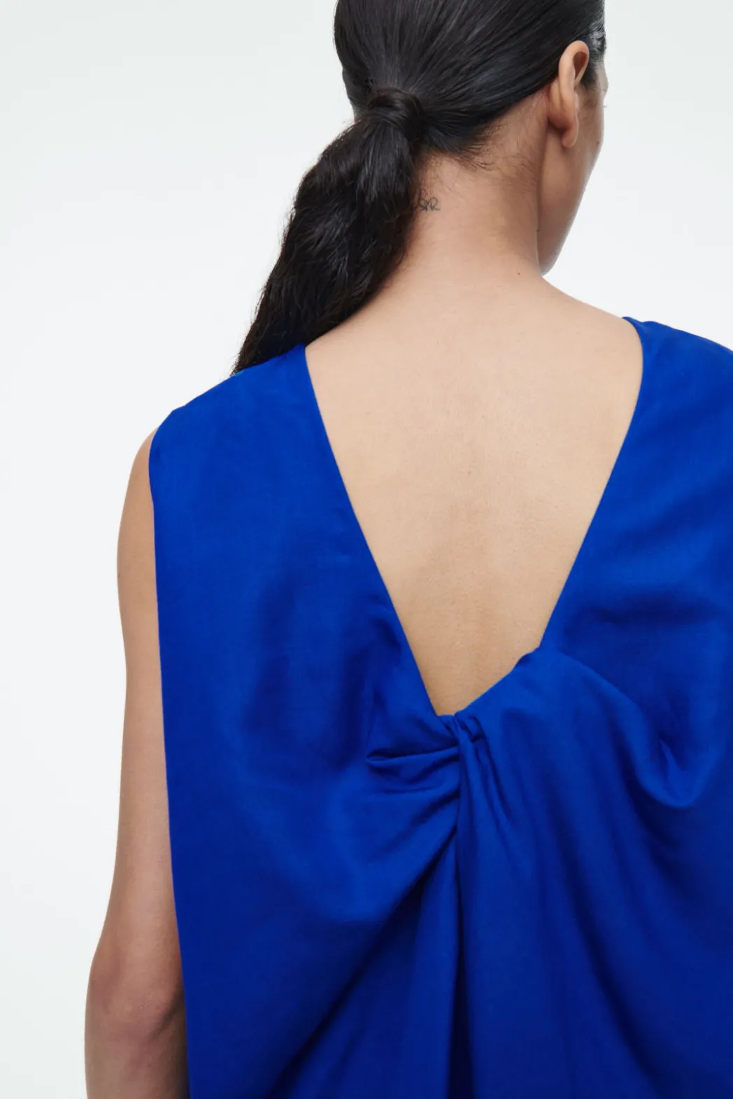 Discount COS TWIST-DETAIL MINI DRESS BRIGHT BLUE