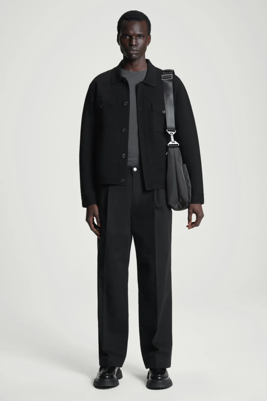 Best COS UTILITY MESSENGER - NYLON BLACK