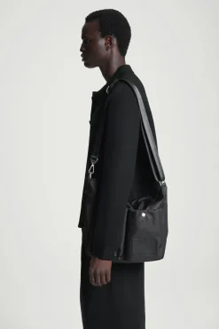 Best COS UTILITY MESSENGER - NYLON BLACK