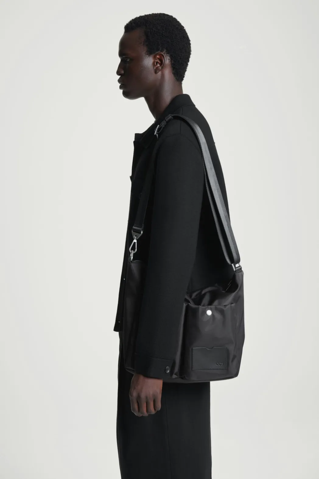 Best COS UTILITY MESSENGER - NYLON BLACK