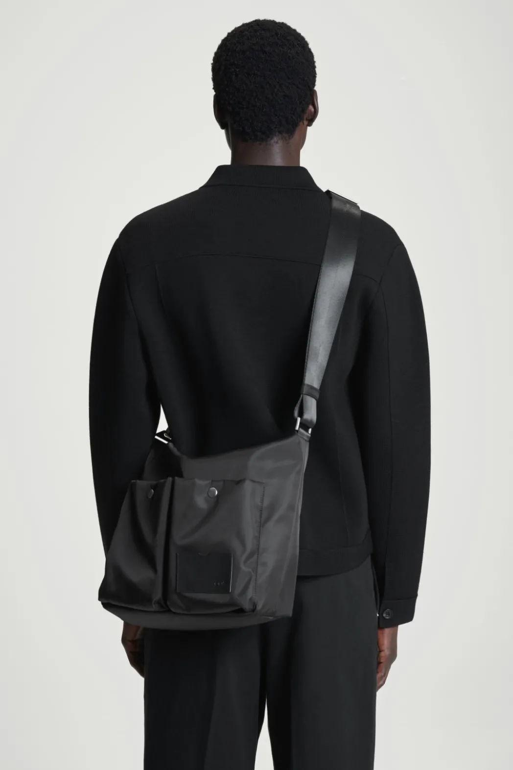 Best COS UTILITY MESSENGER - NYLON BLACK