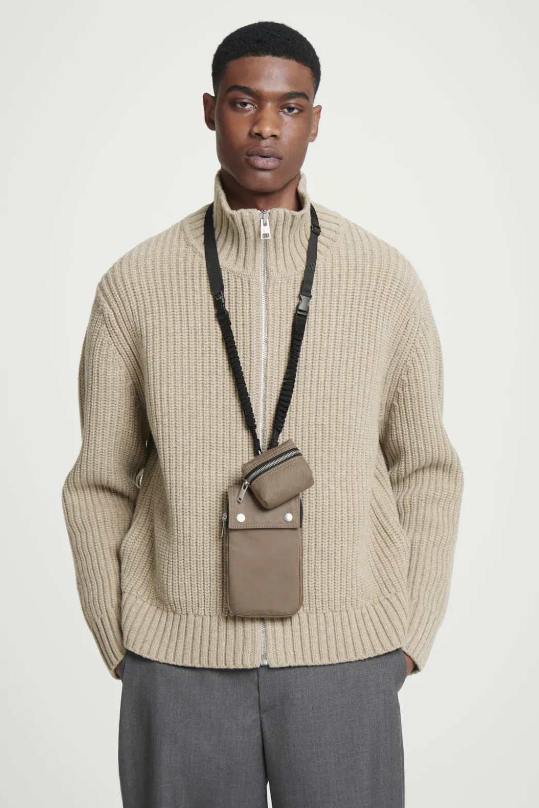 Best COS UTILITY PHONE POUCH - NYLON KHAKI