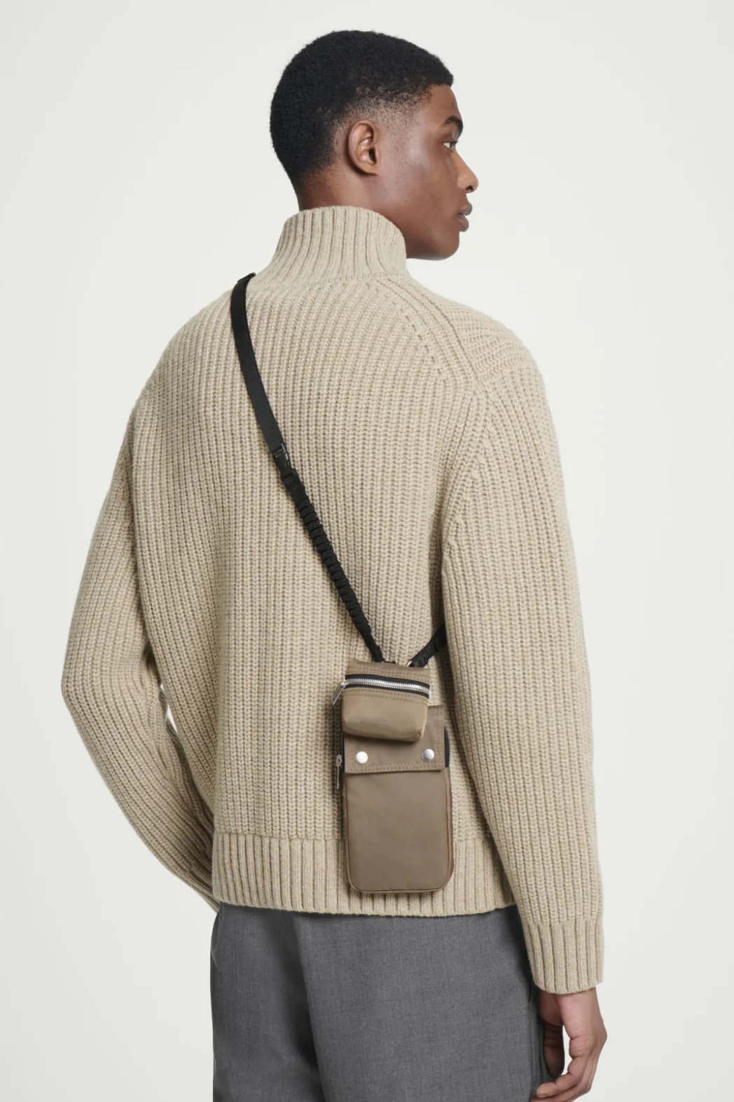 Best COS UTILITY PHONE POUCH - NYLON KHAKI