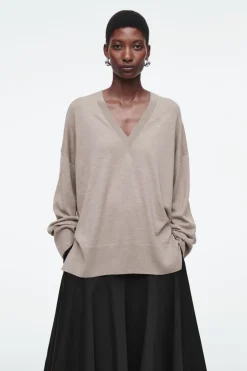 COS V-NECK MERINO WOOL SWEATER BEIGE