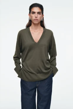 Online COS V-NECK MERINO WOOL SWEATER DARK KHAKI