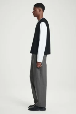 COS V-NECK MILANO-KNIT WOOL TANK BLACK