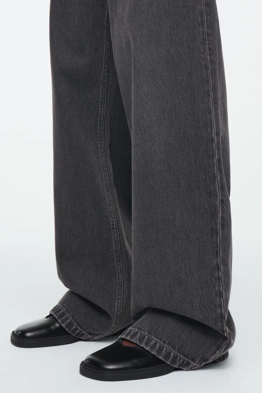 Discount COS VOLUME WIDE-LEG JEANS WASHED BLACK