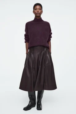 Hot COS VOLUMINOUS A-LINE LEATHER MIDI SKIRT BORDEAUX