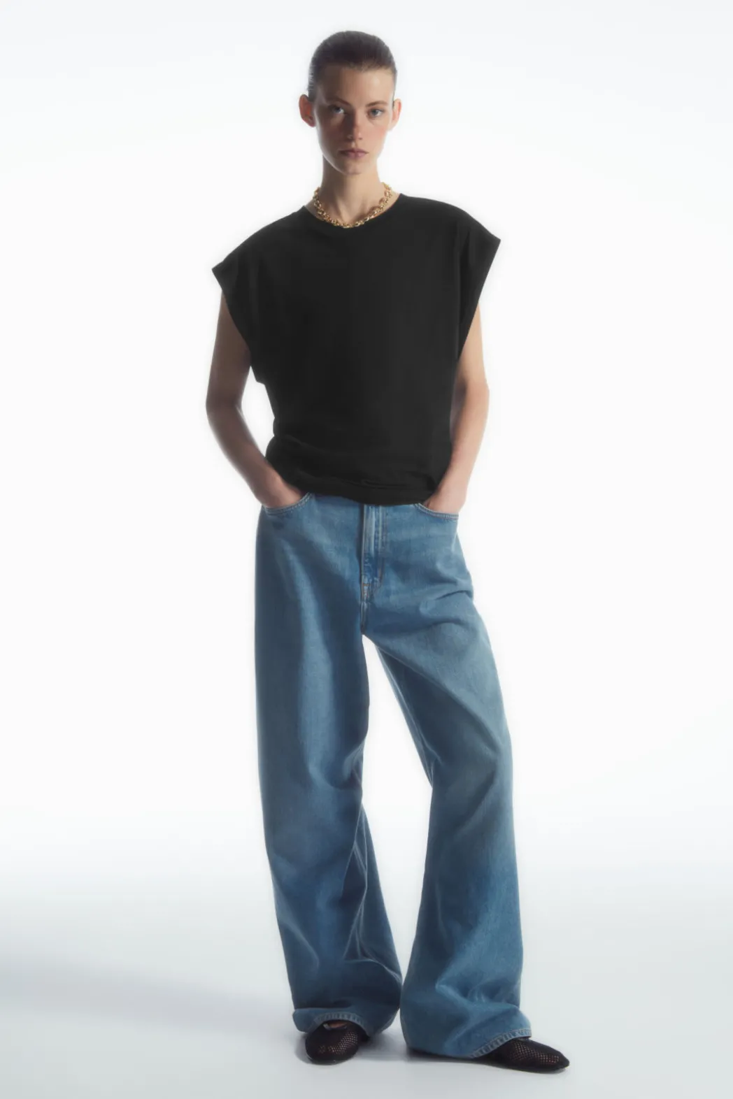 Best COS WAISTED CAP-SLEEVE T-SHIRT BLACK