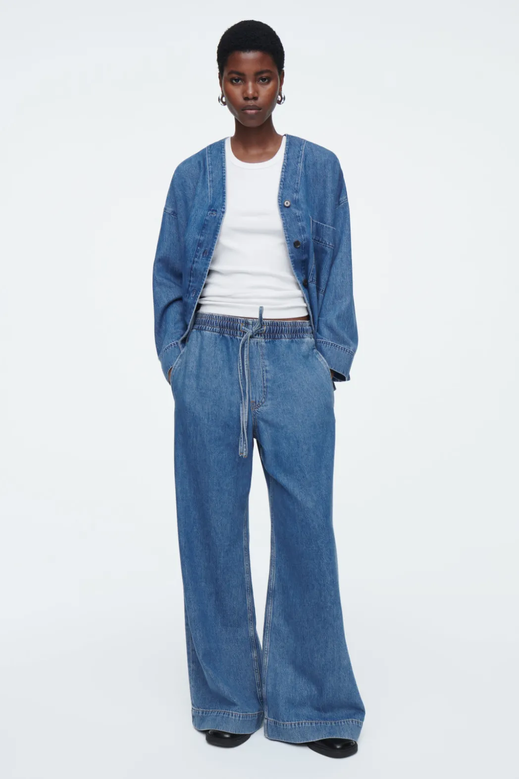 COS WIDE-LEG FLUID DENIM PANTS WASHED BLUE
