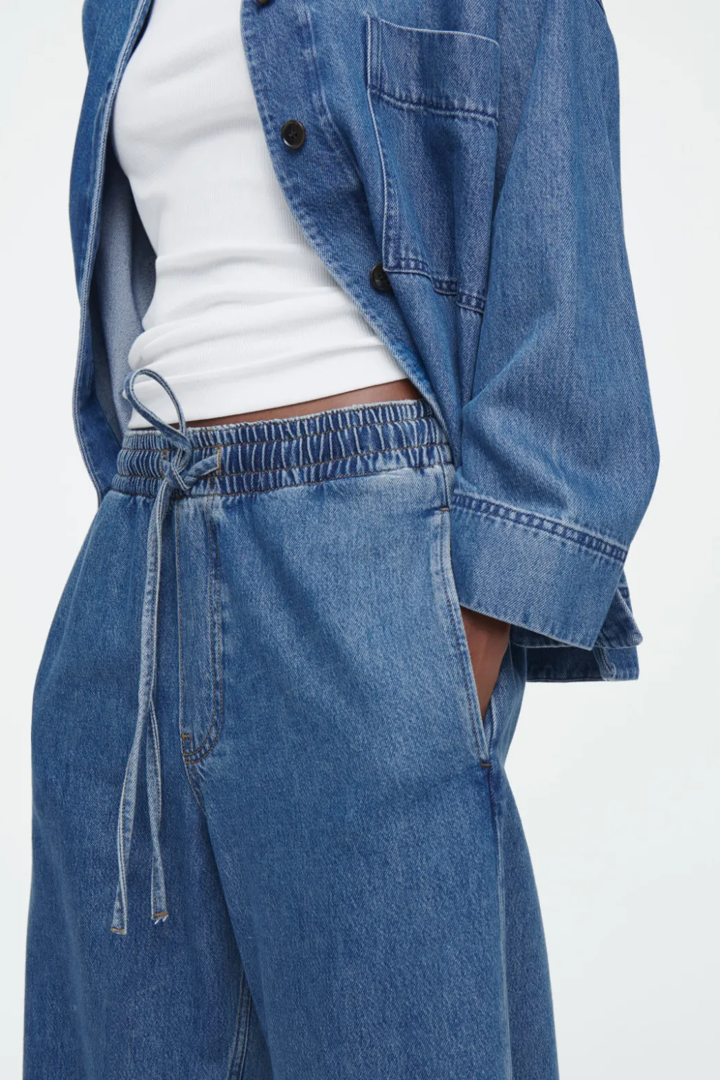 COS WIDE-LEG FLUID DENIM PANTS WASHED BLUE