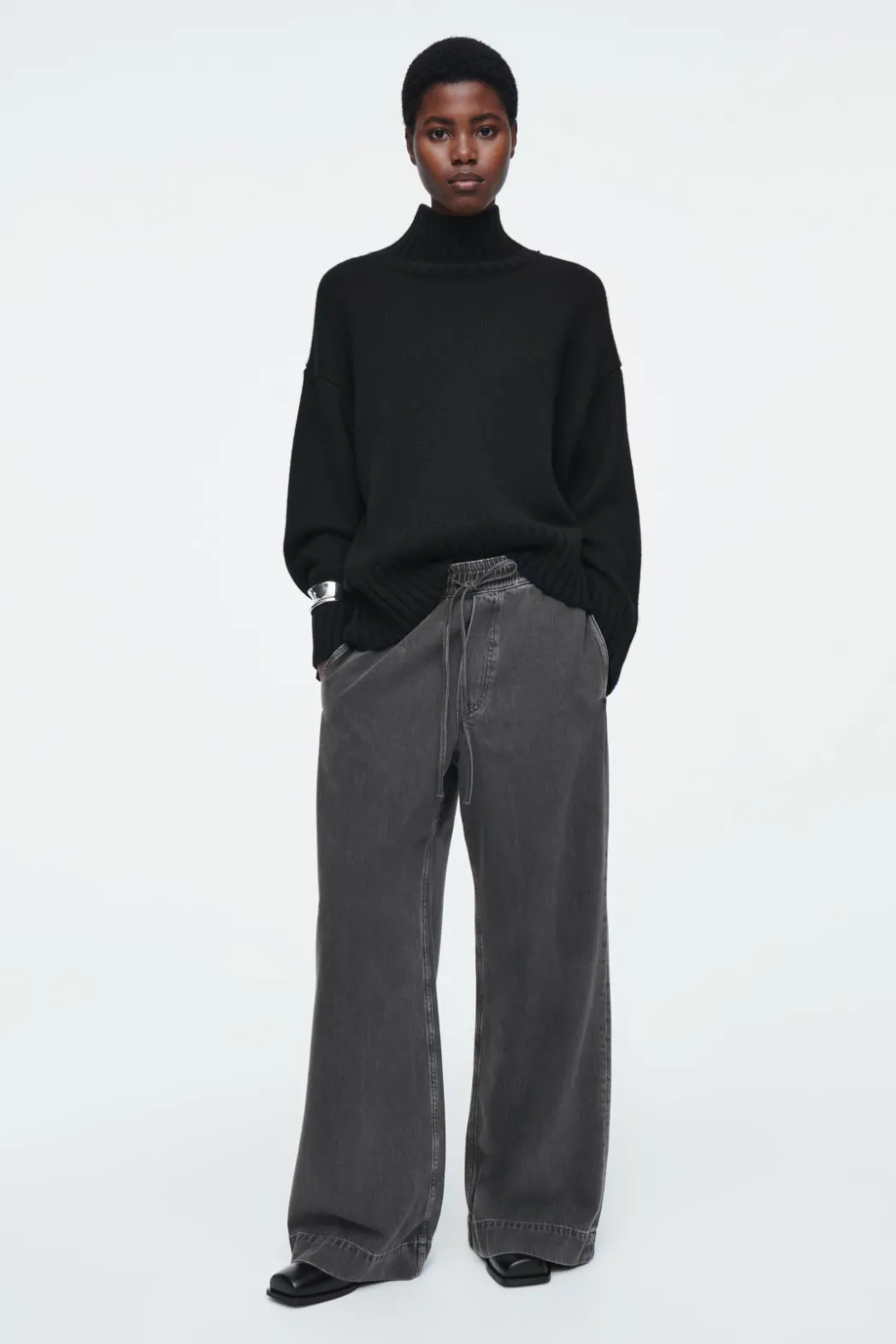 Discount COS WIDE-LEG FLUID DENIM PANTS WASHED BLACK